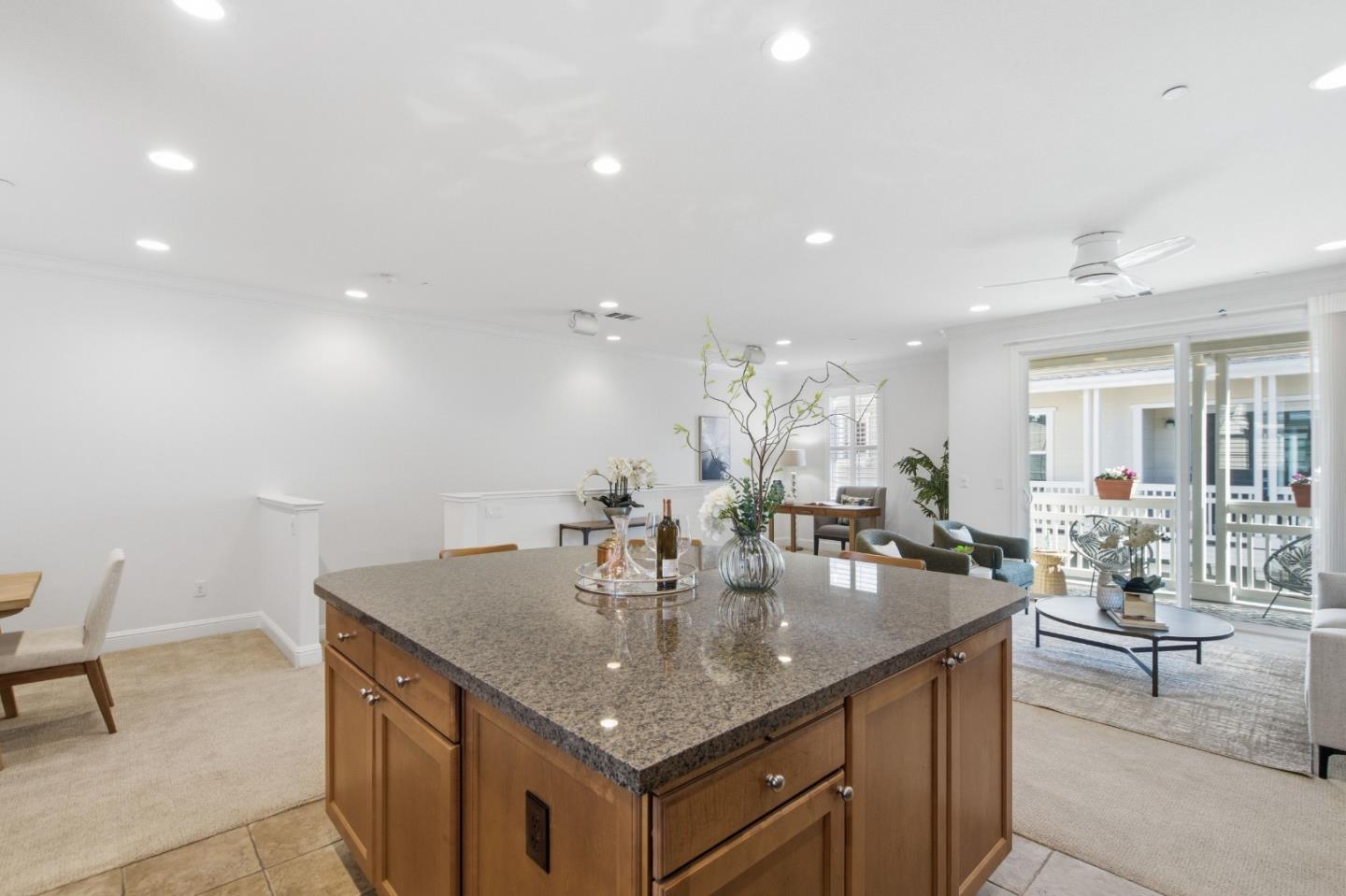 Detail Gallery Image 10 of 41 For 631 True Wind Way #216,  Redwood City,  CA 94063 - 2 Beds | 2/1 Baths