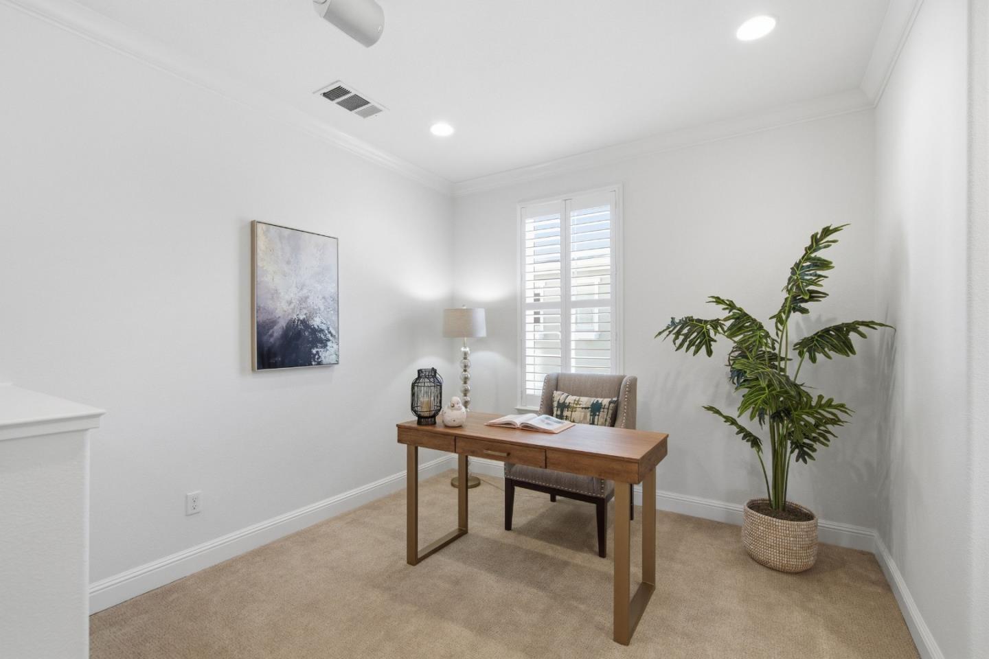 Detail Gallery Image 12 of 41 For 631 True Wind Way #216,  Redwood City,  CA 94063 - 2 Beds | 2/1 Baths