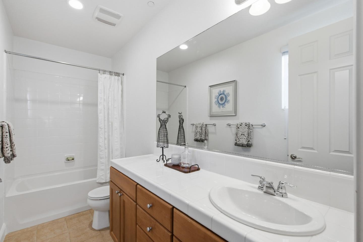 Detail Gallery Image 25 of 41 For 631 True Wind Way #216,  Redwood City,  CA 94063 - 2 Beds | 2/1 Baths