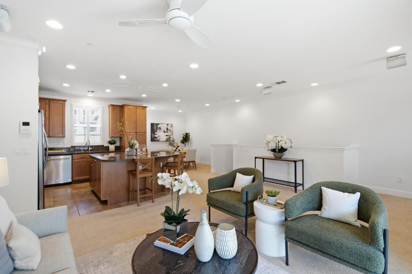 Detail Gallery Image 5 of 41 For 631 True Wind Way #216,  Redwood City,  CA 94063 - 2 Beds | 2/1 Baths