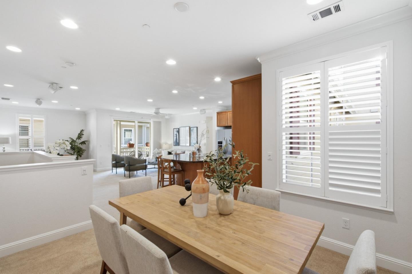 Detail Gallery Image 7 of 41 For 631 True Wind Way #216,  Redwood City,  CA 94063 - 2 Beds | 2/1 Baths