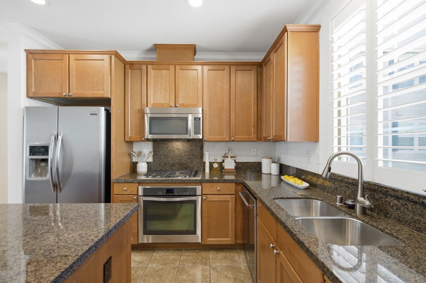 Detail Gallery Image 9 of 41 For 631 True Wind Way #216,  Redwood City,  CA 94063 - 2 Beds | 2/1 Baths