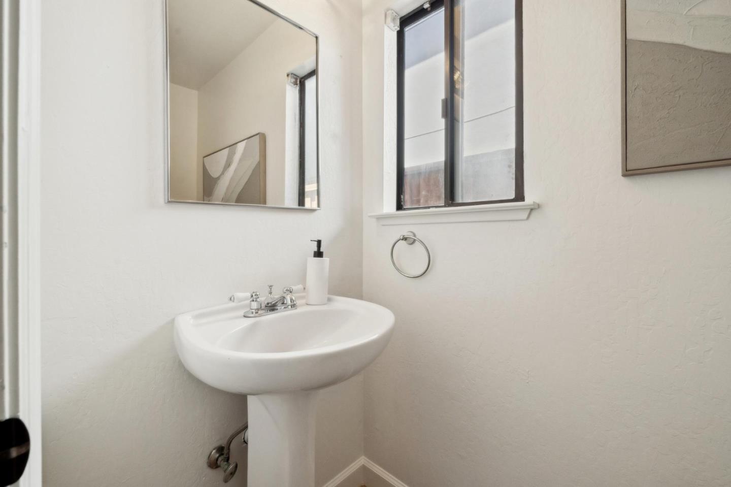 Detail Gallery Image 10 of 23 For 77 Montecito Ave, Pacifica,  CA 94044 - 2 Beds | 1/1 Baths