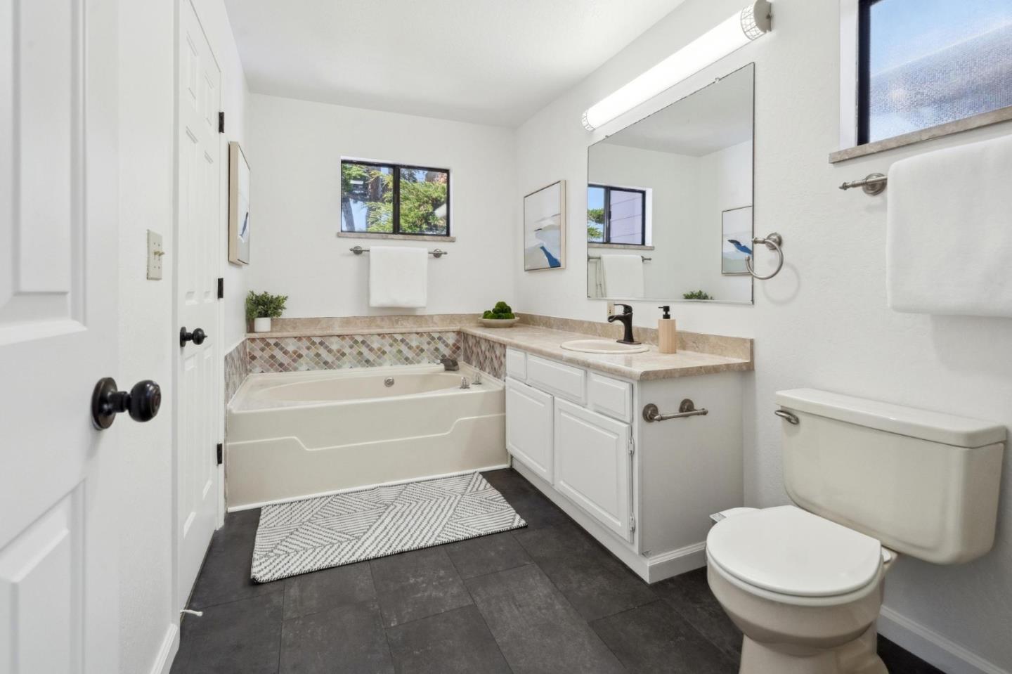 Detail Gallery Image 14 of 23 For 77 Montecito Ave, Pacifica,  CA 94044 - 2 Beds | 1/1 Baths