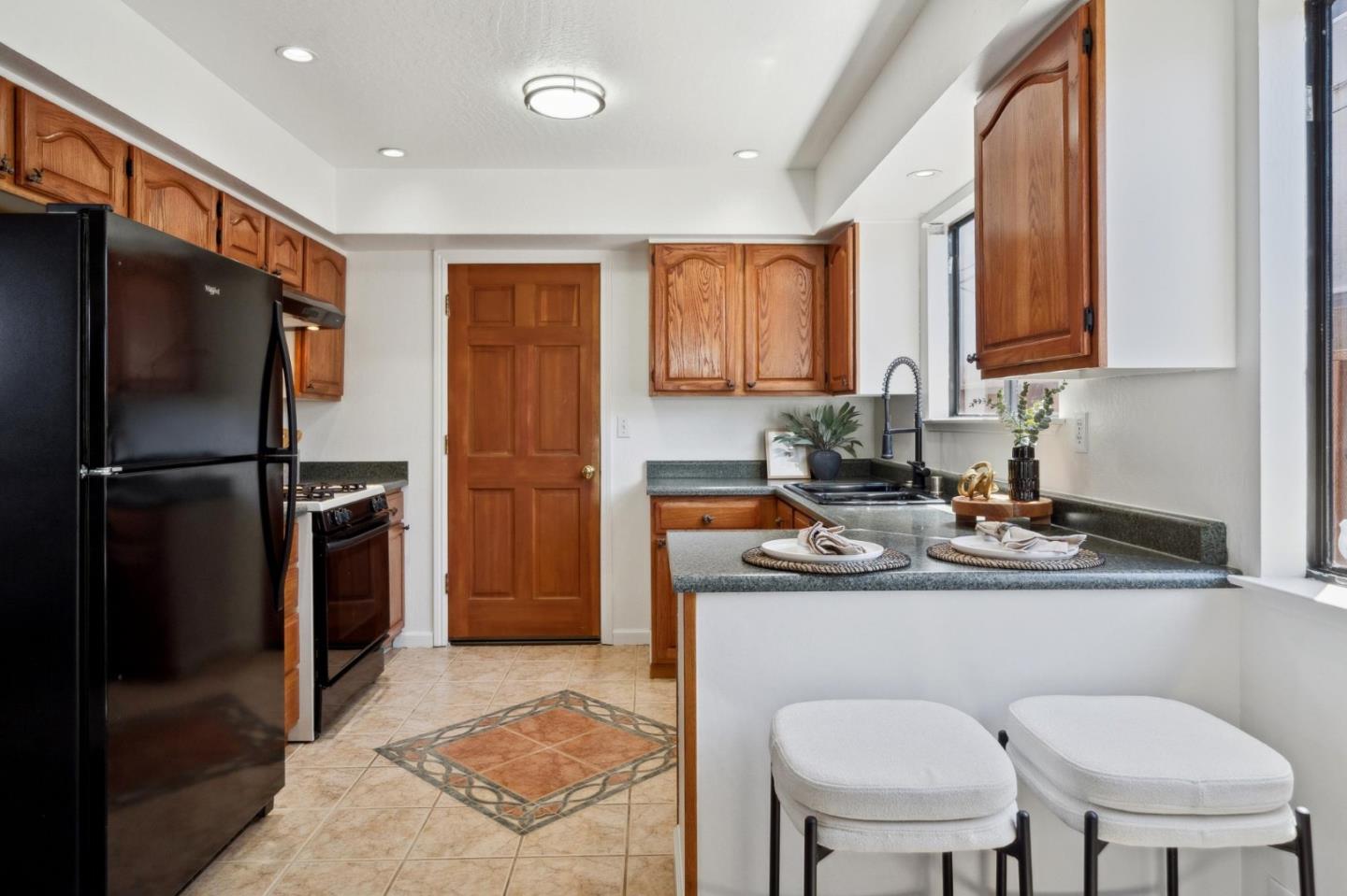 Detail Gallery Image 7 of 23 For 77 Montecito Ave, Pacifica,  CA 94044 - 2 Beds | 1/1 Baths