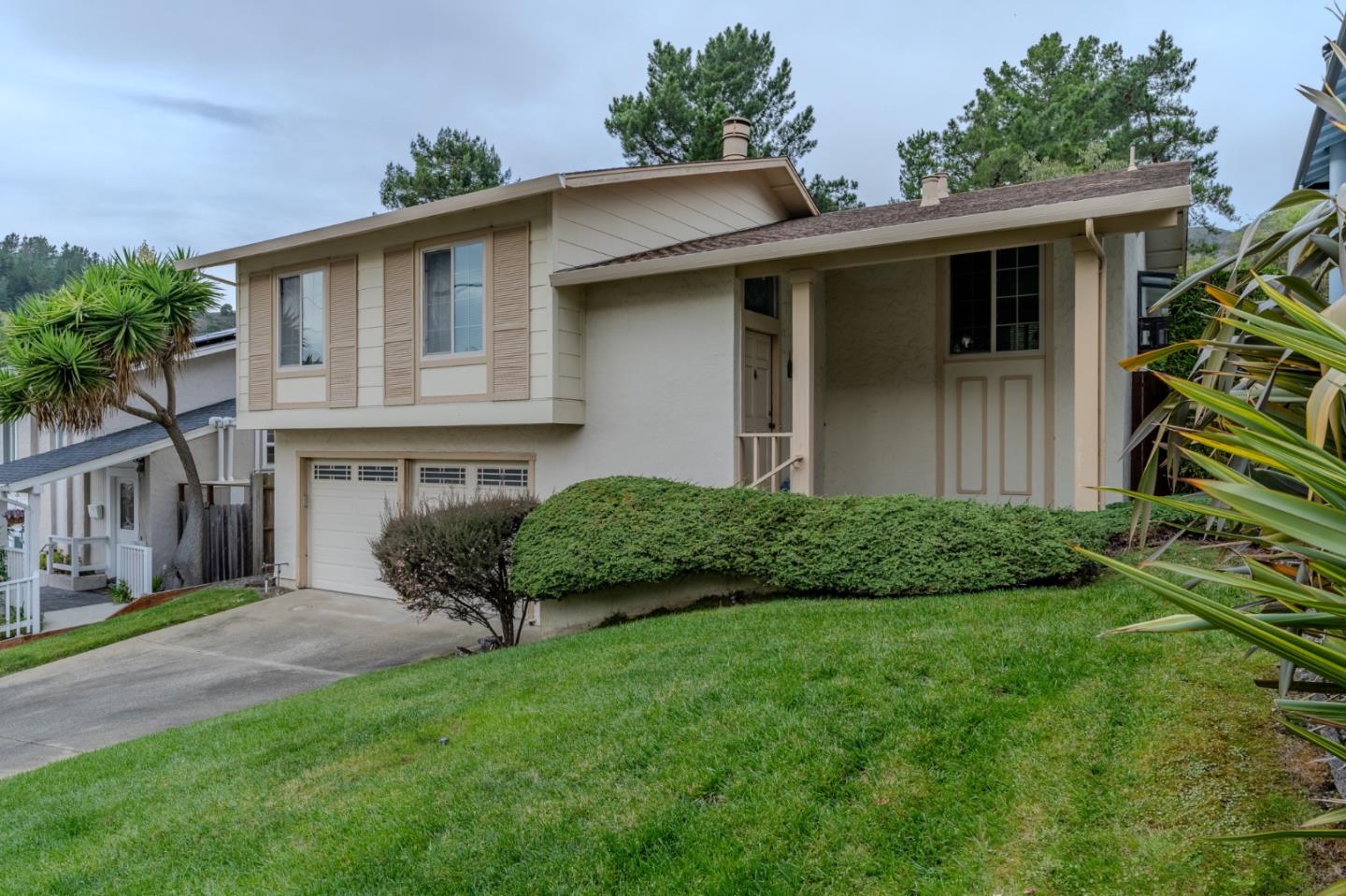 Detail Gallery Image 2 of 39 For 810 Saint Lawrence Dr, Pacifica,  CA 94044 - 3 Beds | 2 Baths