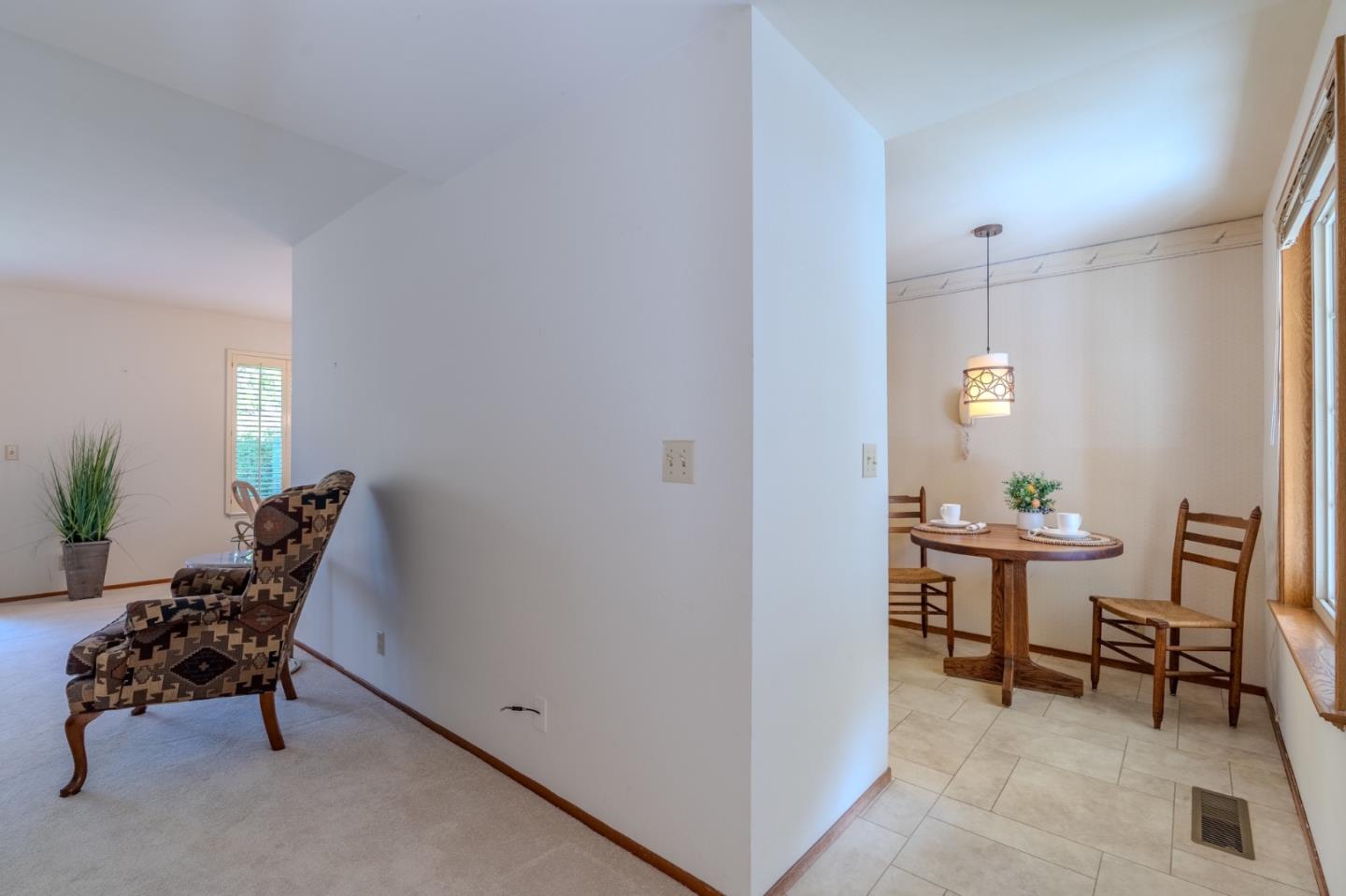 Detail Gallery Image 4 of 39 For 810 Saint Lawrence Dr, Pacifica,  CA 94044 - 3 Beds | 2 Baths