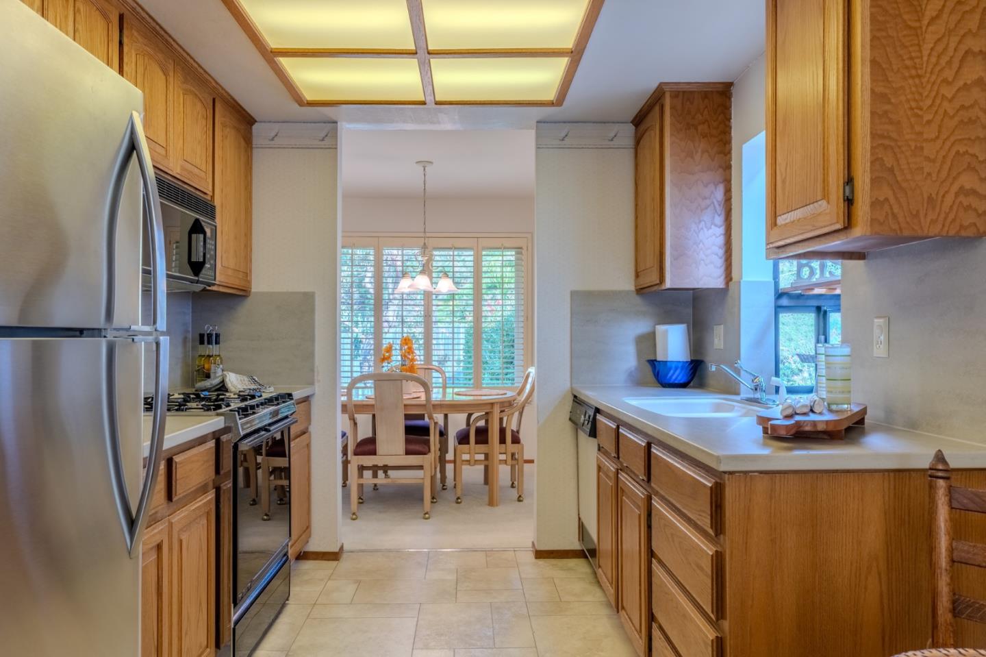 Detail Gallery Image 8 of 39 For 810 Saint Lawrence Dr, Pacifica,  CA 94044 - 3 Beds | 2 Baths