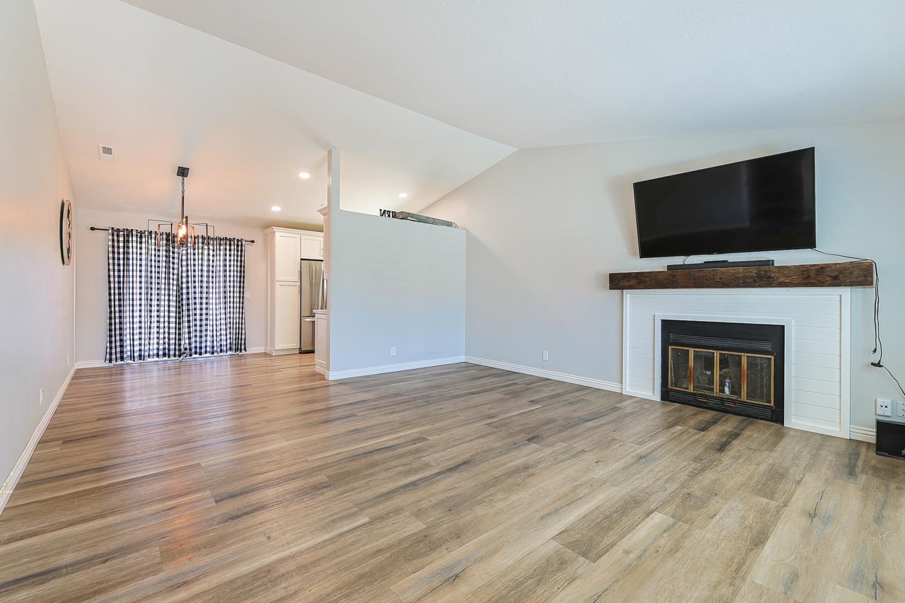 Detail Gallery Image 3 of 11 For 544 Saint George, Salinas,  CA 93905 - 3 Beds | 2 Baths