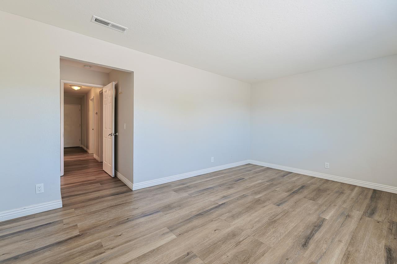 Detail Gallery Image 8 of 11 For 544 Saint George, Salinas,  CA 93905 - 3 Beds | 2 Baths