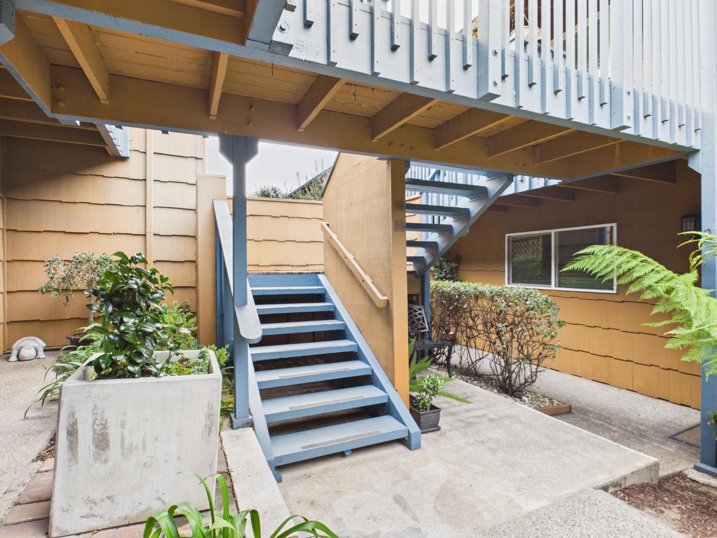 Detail Gallery Image 2 of 15 For 3158 Eucalyptus St #22,  Marina,  CA 93933 - 2 Beds | 1 Baths