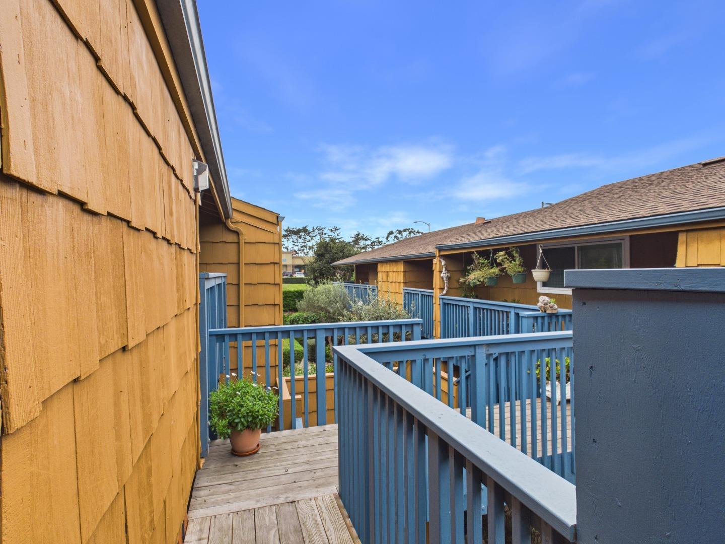 Detail Gallery Image 3 of 15 For 3158 Eucalyptus St #22,  Marina,  CA 93933 - 2 Beds | 1 Baths