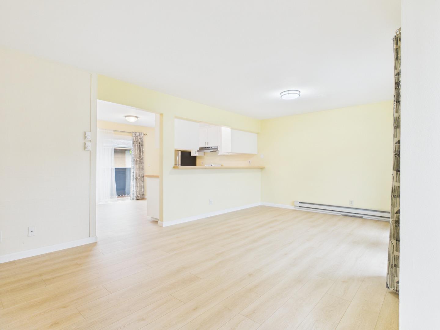 Detail Gallery Image 5 of 15 For 3158 Eucalyptus St #22,  Marina,  CA 93933 - 2 Beds | 1 Baths