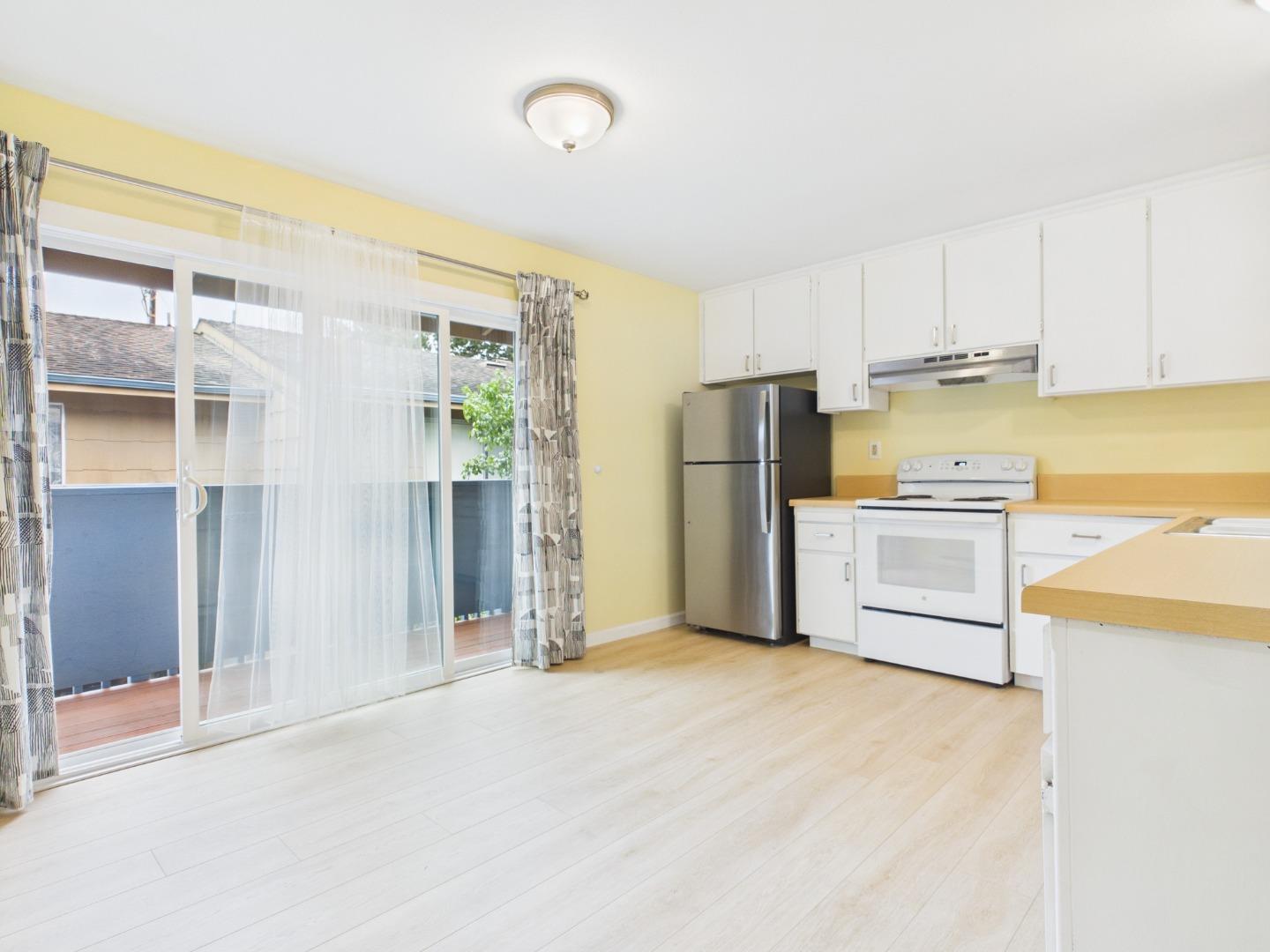 Detail Gallery Image 7 of 15 For 3158 Eucalyptus St #22,  Marina,  CA 93933 - 2 Beds | 1 Baths