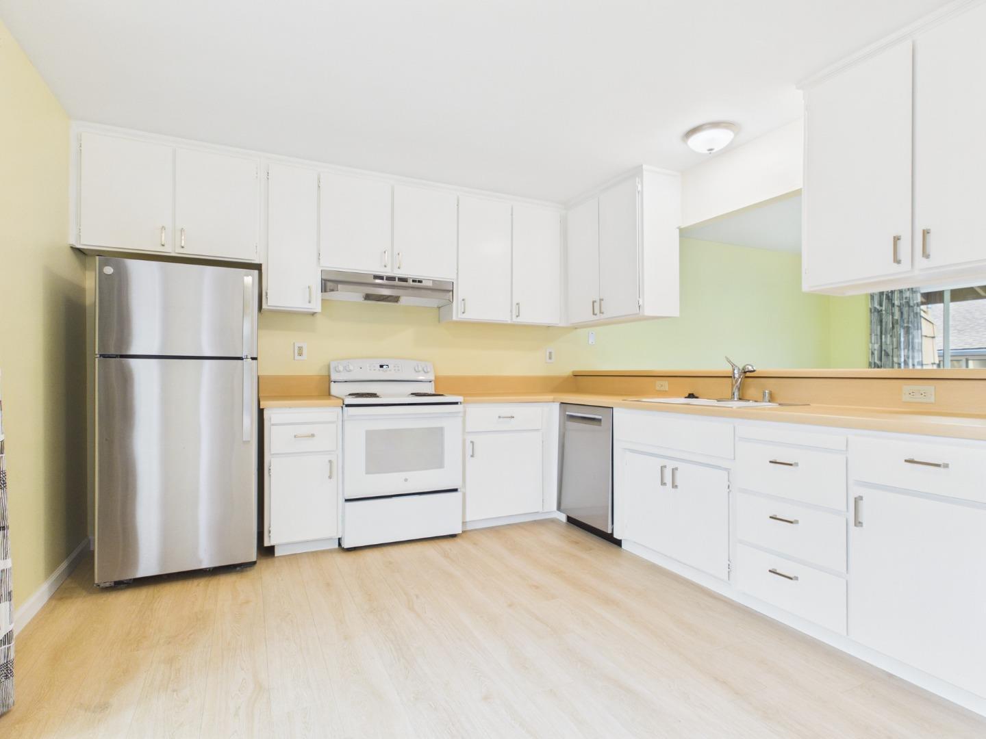 Detail Gallery Image 8 of 15 For 3158 Eucalyptus St #22,  Marina,  CA 93933 - 2 Beds | 1 Baths