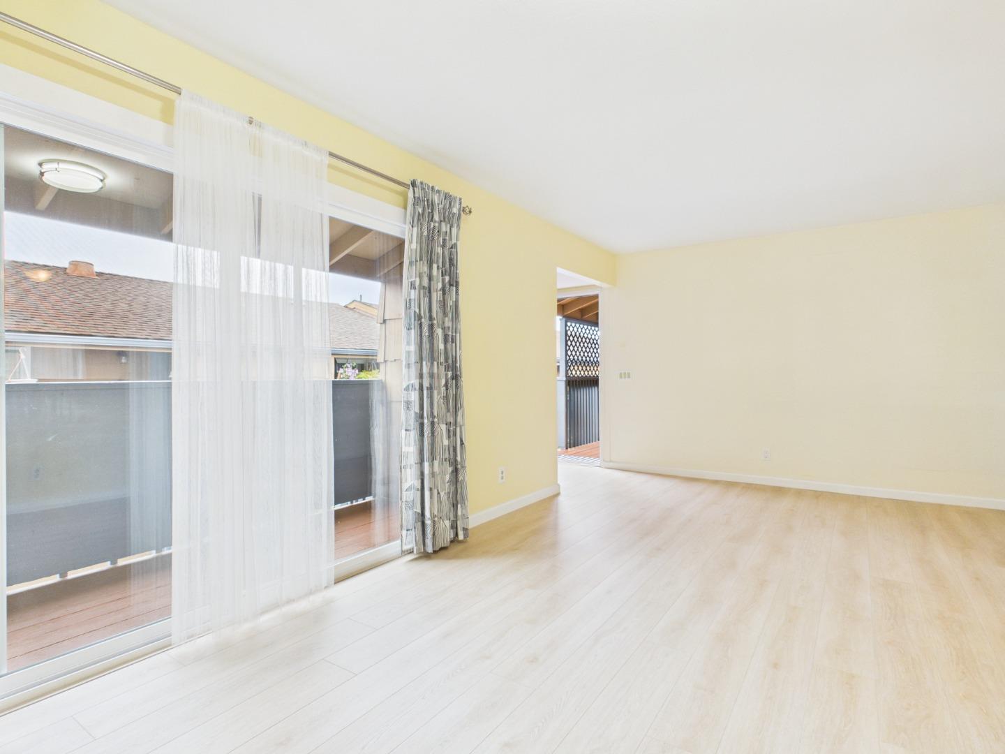 Detail Gallery Image 9 of 15 For 3158 Eucalyptus St #22,  Marina,  CA 93933 - 2 Beds | 1 Baths