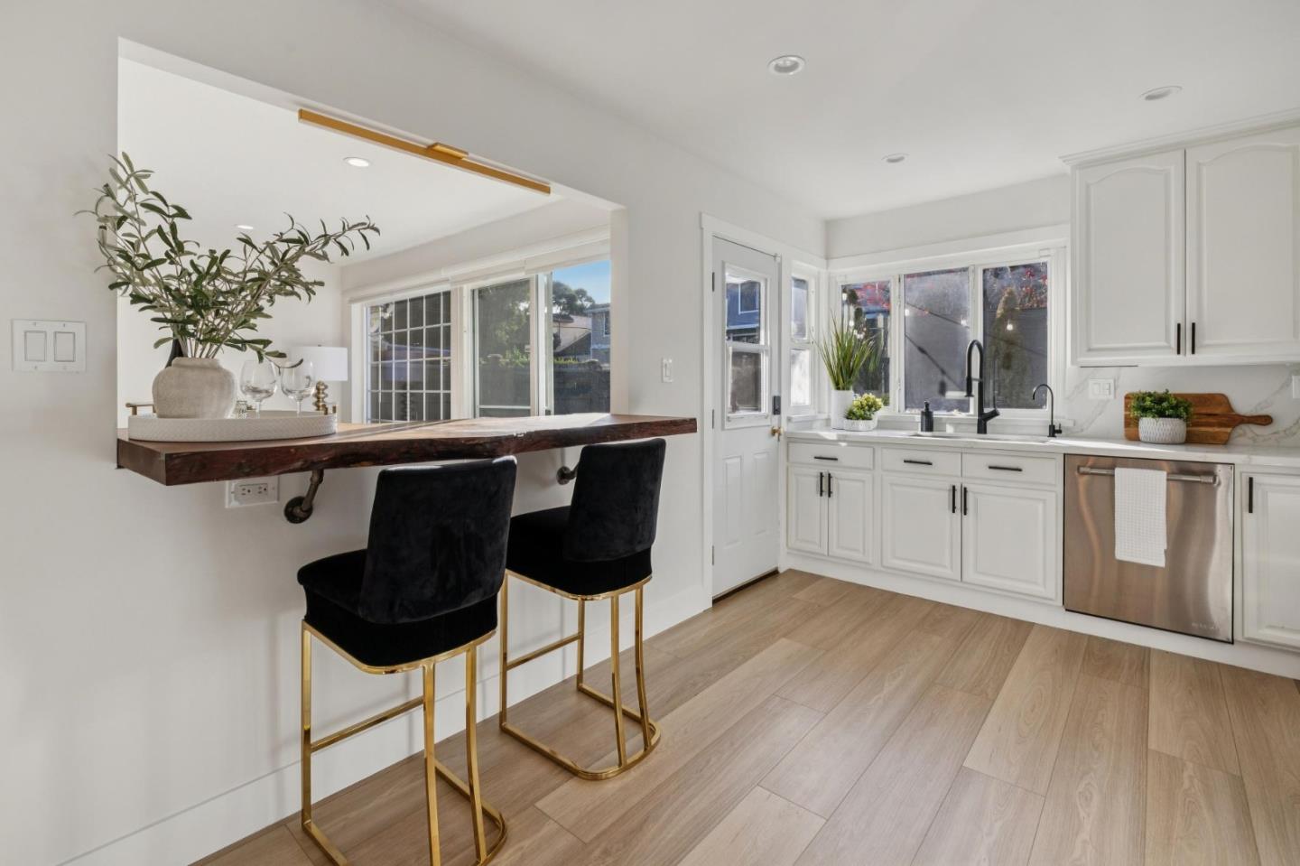 Detail Gallery Image 19 of 40 For 3631 Bassett Ct, South San Francisco,  CA 94080 - 2 Beds | 2 Baths