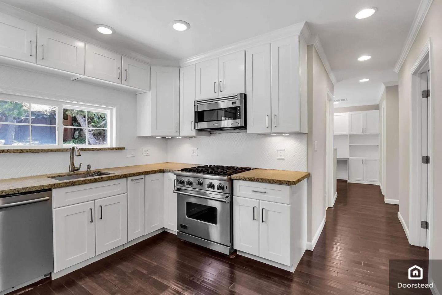 Detail Gallery Image 2 of 33 For 113 Alvarado St, Brisbane,  CA 94005 - 2 Beds | 2 Baths