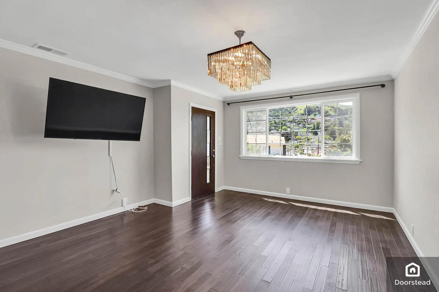 Detail Gallery Image 5 of 33 For 113 Alvarado St, Brisbane,  CA 94005 - 2 Beds | 2 Baths