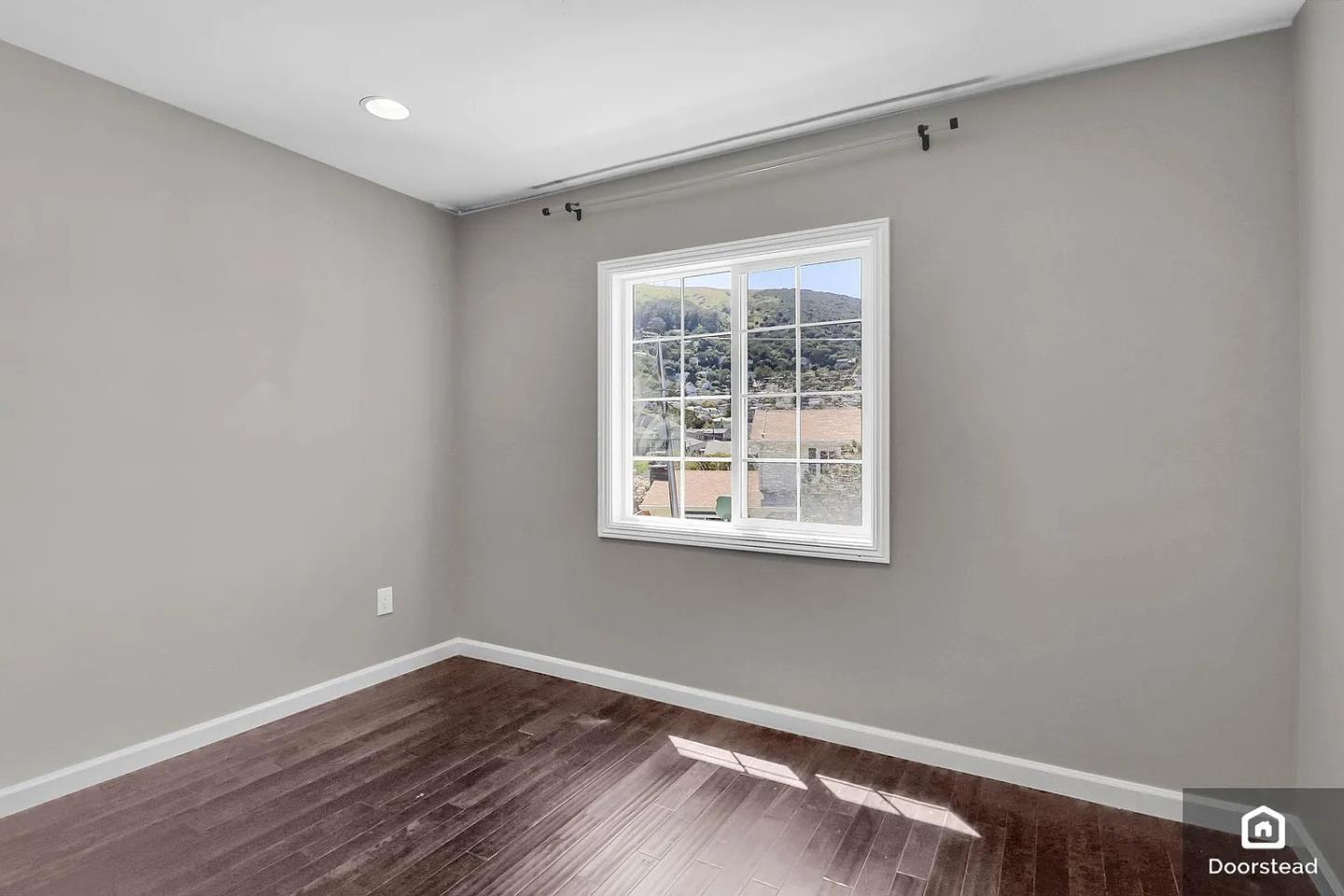 Detail Gallery Image 7 of 33 For 113 Alvarado St, Brisbane,  CA 94005 - 2 Beds | 2 Baths