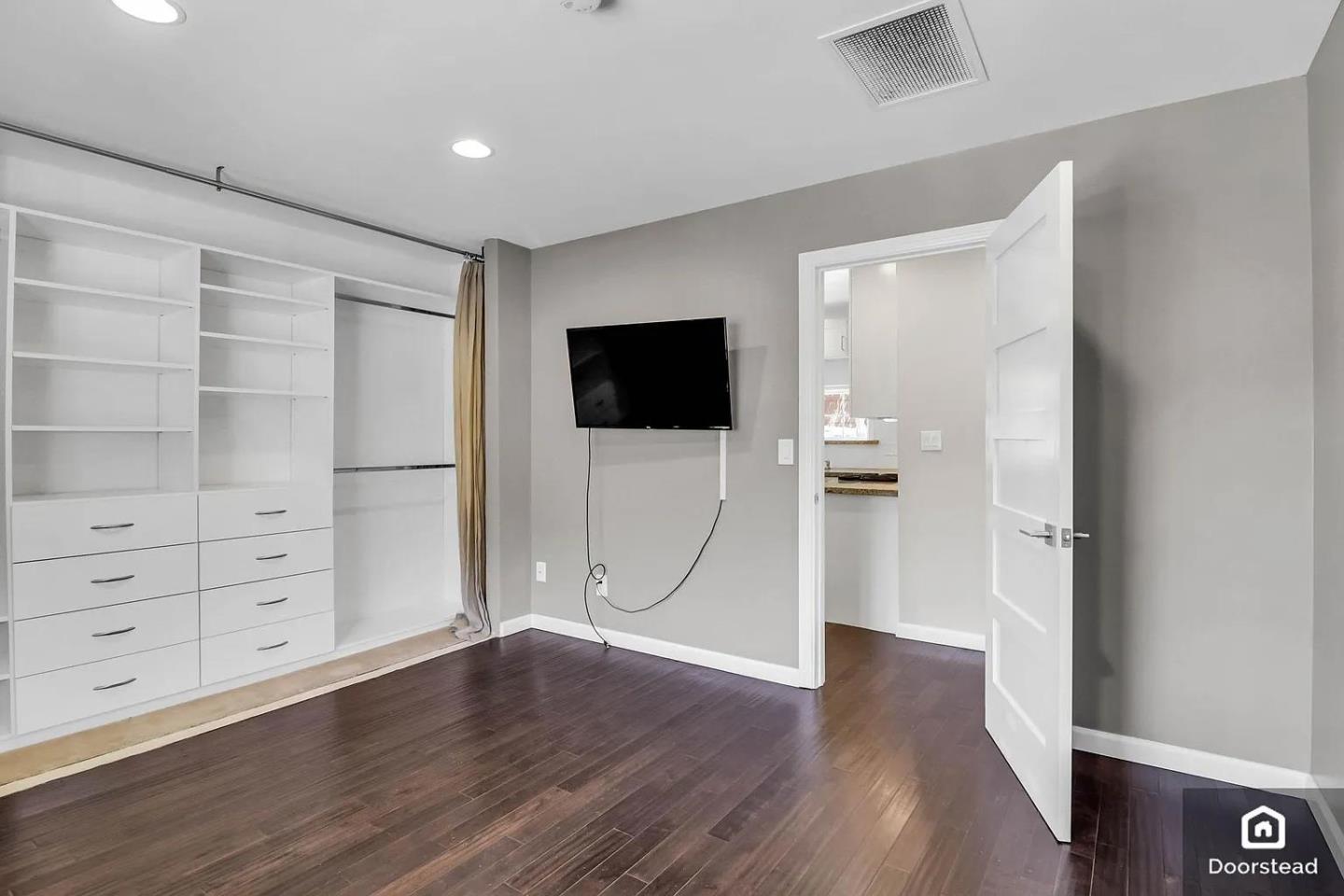 Detail Gallery Image 9 of 33 For 113 Alvarado St, Brisbane,  CA 94005 - 2 Beds | 2 Baths