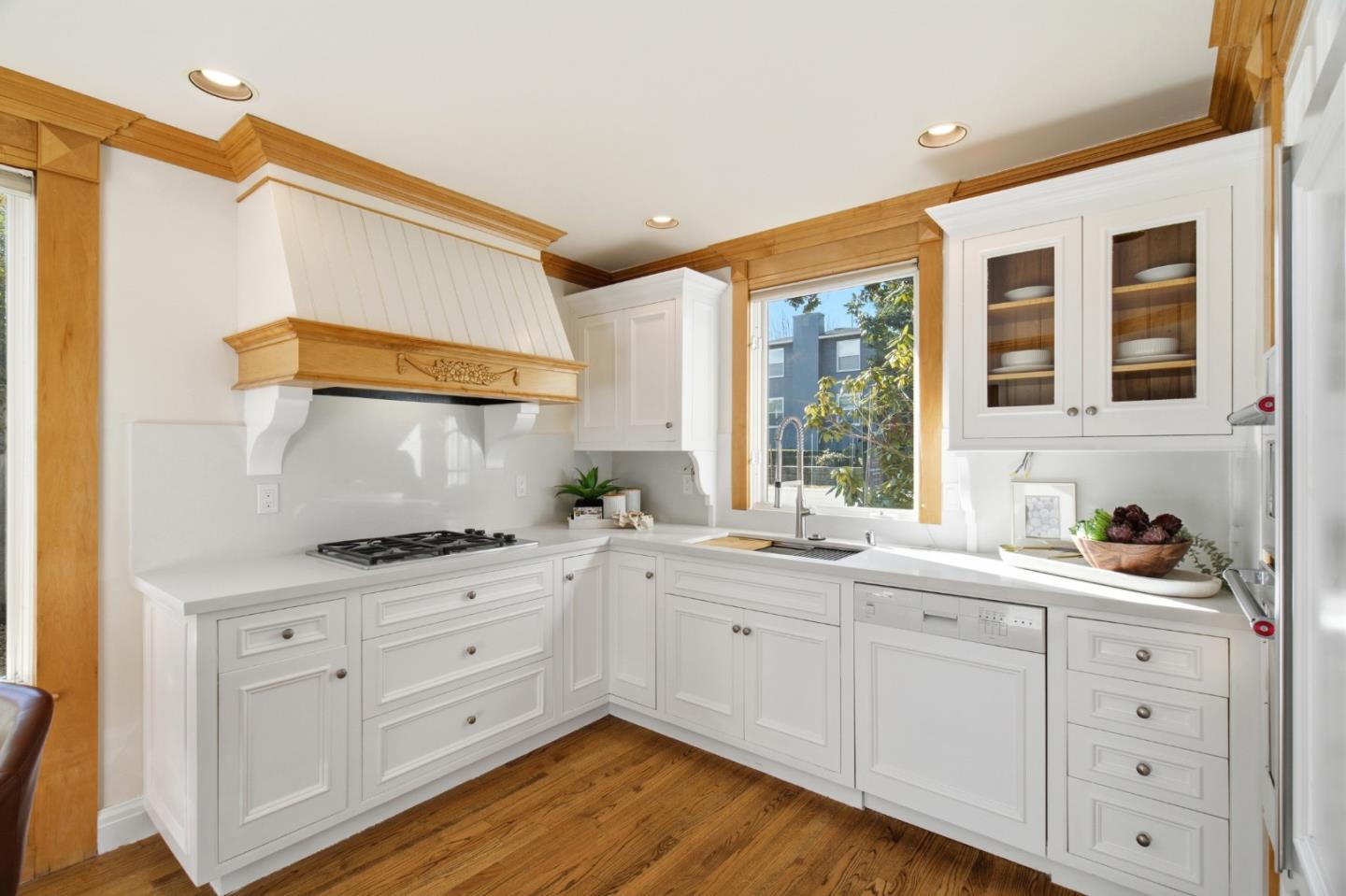 Detail Gallery Image 13 of 46 For 1604 Coronado Way, Burlingame,  CA 94010 - 3 Beds | 1/1 Baths