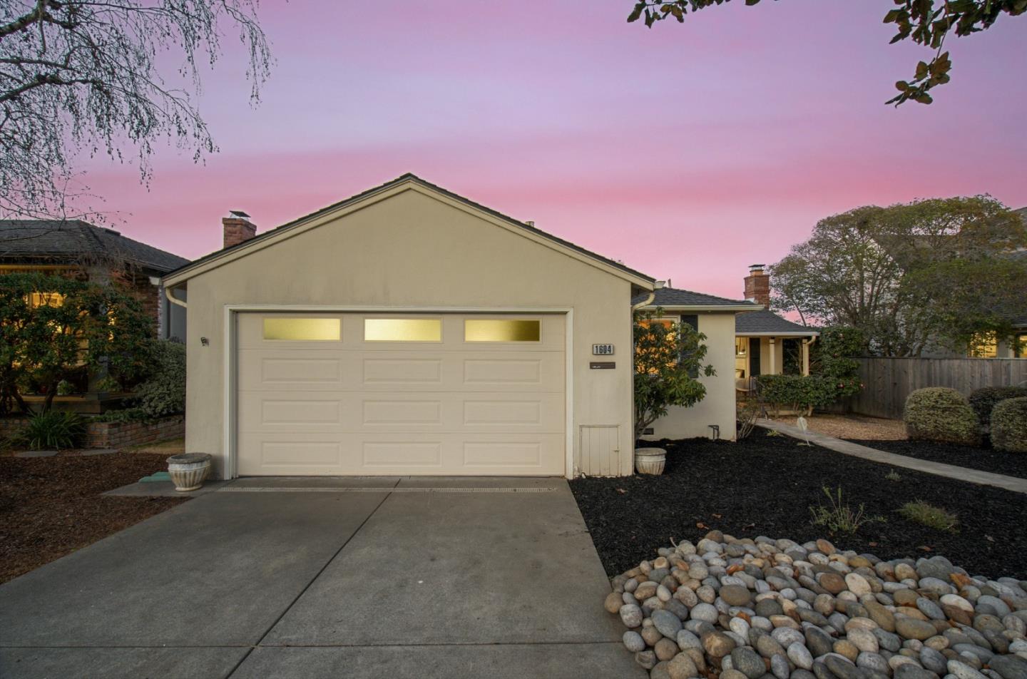 Detail Gallery Image 2 of 46 For 1604 Coronado Way, Burlingame,  CA 94010 - 3 Beds | 1/1 Baths