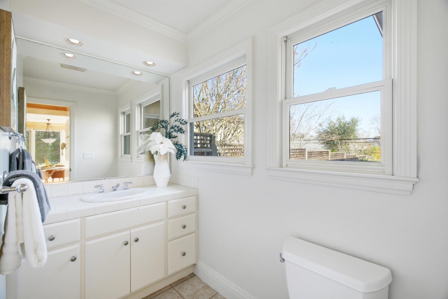 Detail Gallery Image 25 of 46 For 1604 Coronado Way, Burlingame,  CA 94010 - 3 Beds | 1/1 Baths