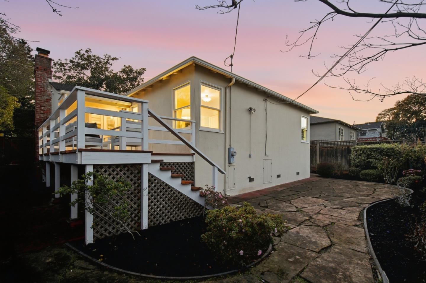 Detail Gallery Image 32 of 46 For 1604 Coronado Way, Burlingame,  CA 94010 - 3 Beds | 1/1 Baths