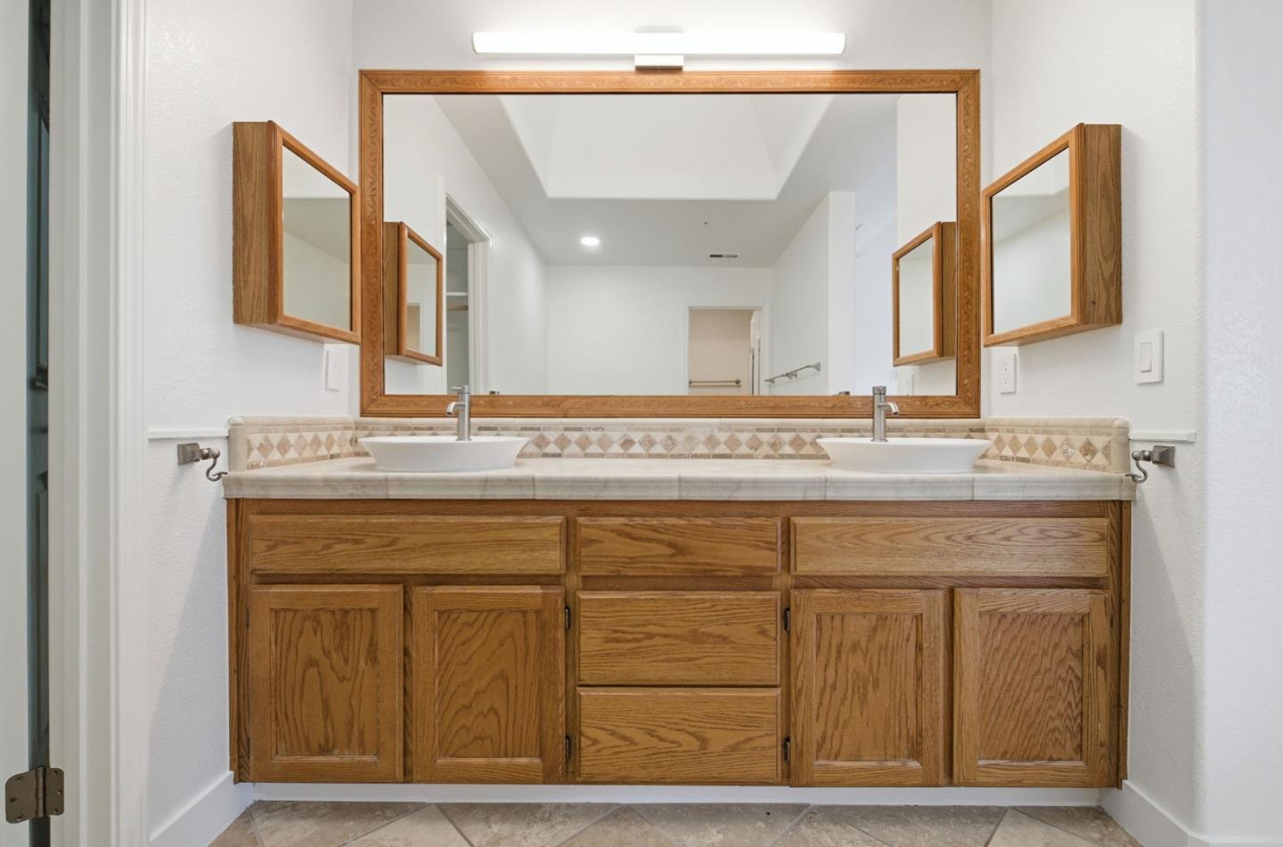 Detail Gallery Image 20 of 29 For 15 Cheswick Cir, Salinas,  CA 93906 - 5 Beds | 3 Baths