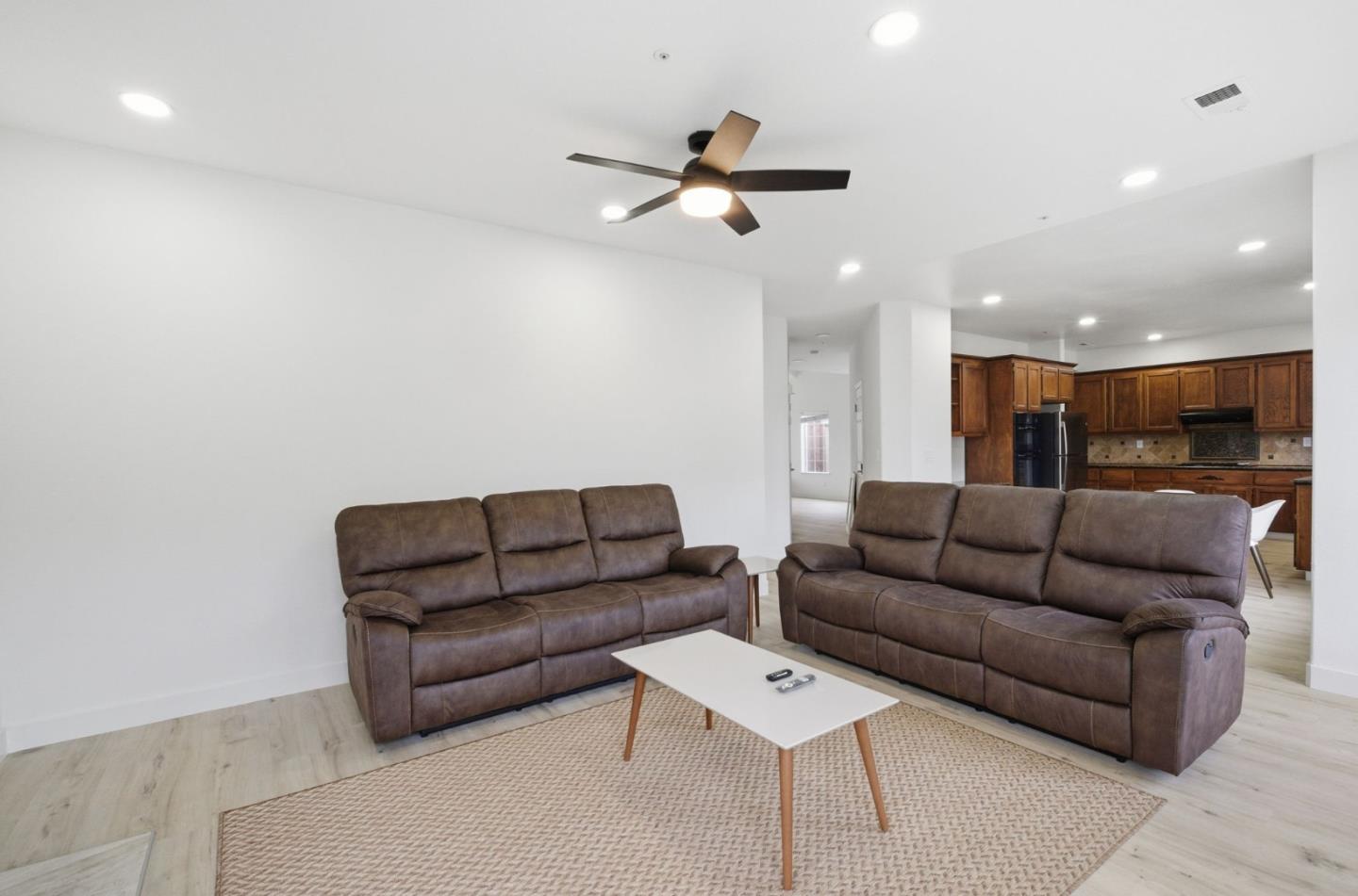 Detail Gallery Image 8 of 29 For 15 Cheswick Cir, Salinas,  CA 93906 - 5 Beds | 3 Baths