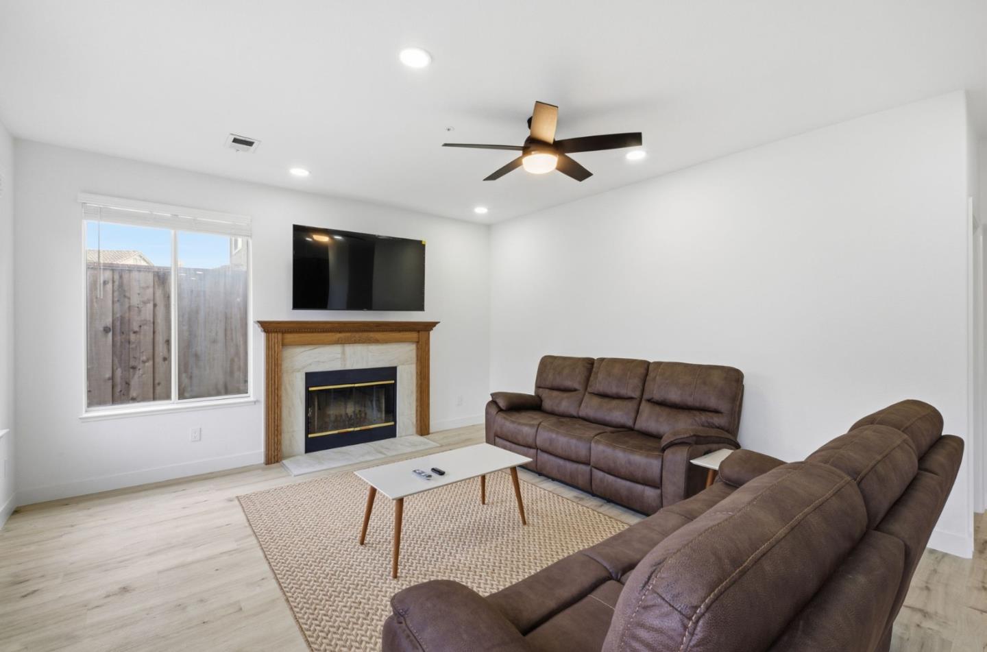 Detail Gallery Image 9 of 29 For 15 Cheswick Cir, Salinas,  CA 93906 - 5 Beds | 3 Baths