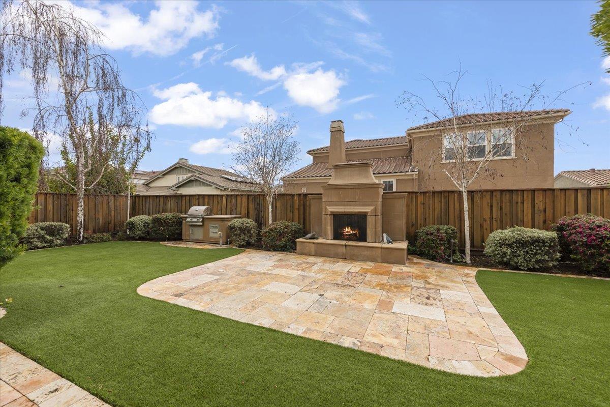 Detail Gallery Image 10 of 38 For 18243 Solano Pl, Morgan Hill,  CA 95037 - 3 Beds | 3 Baths