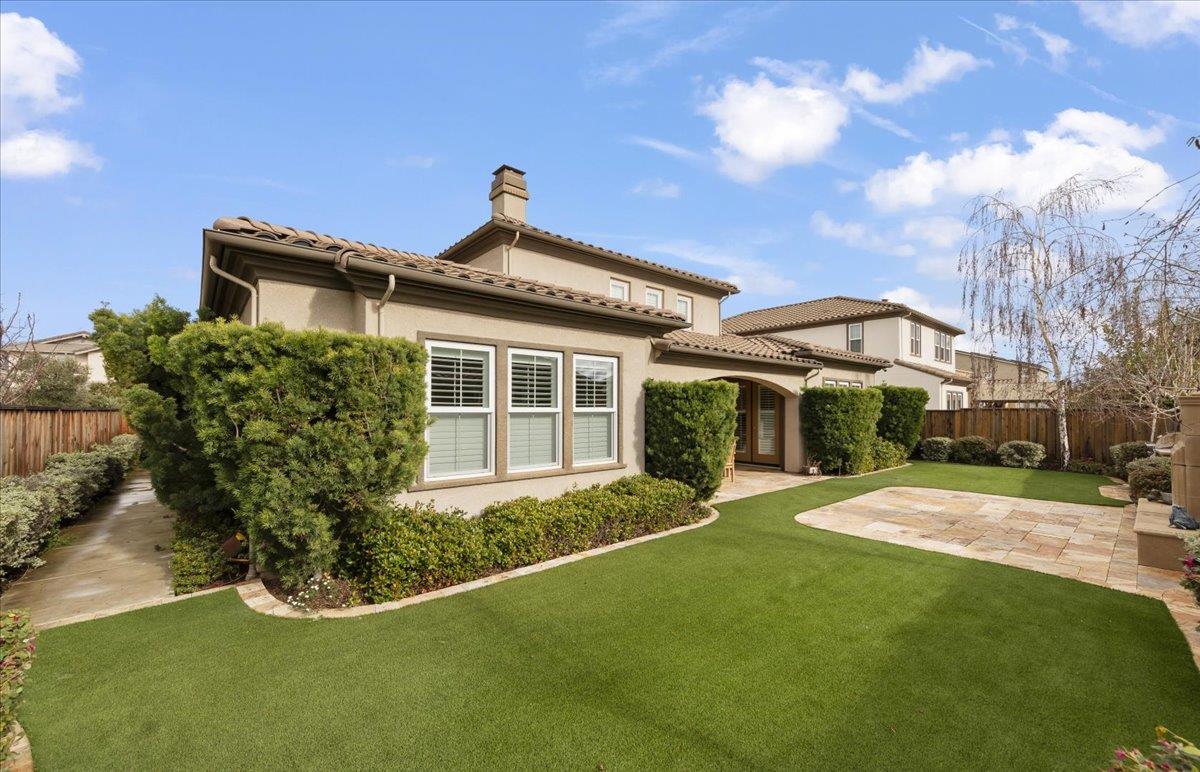 Detail Gallery Image 12 of 38 For 18243 Solano Pl, Morgan Hill,  CA 95037 - 3 Beds | 3 Baths