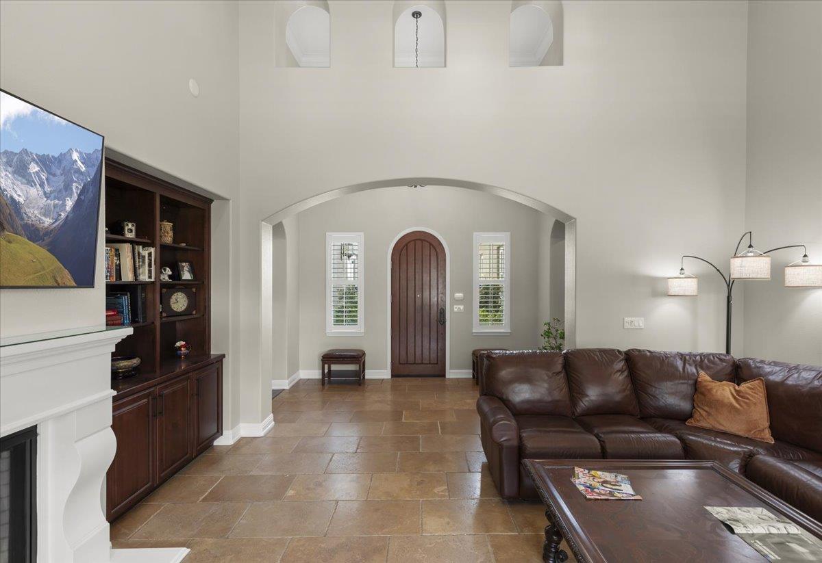 Detail Gallery Image 16 of 38 For 18243 Solano Pl, Morgan Hill,  CA 95037 - 3 Beds | 3 Baths