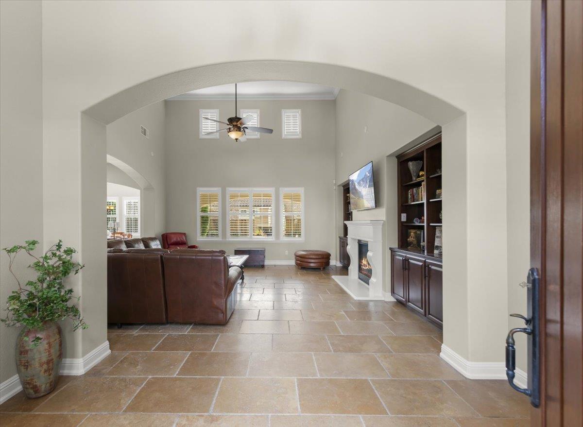 Detail Gallery Image 17 of 38 For 18243 Solano Pl, Morgan Hill,  CA 95037 - 3 Beds | 3 Baths