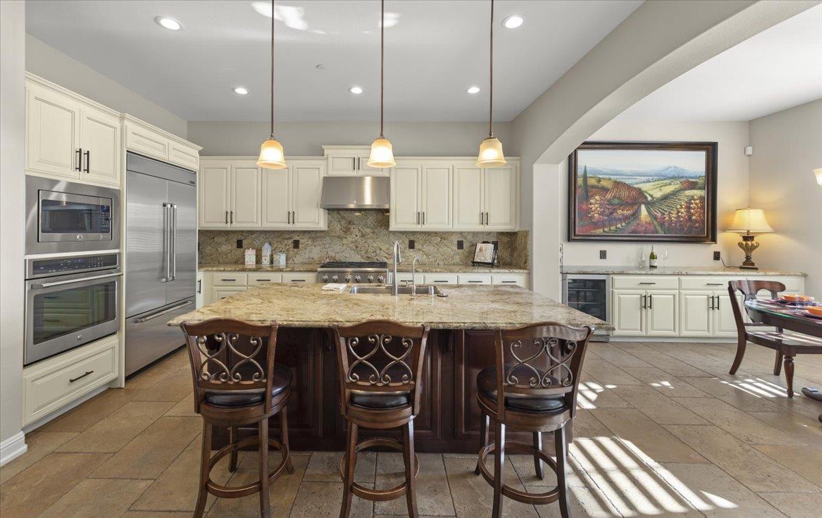 Detail Gallery Image 20 of 38 For 18243 Solano Pl, Morgan Hill,  CA 95037 - 3 Beds | 3 Baths