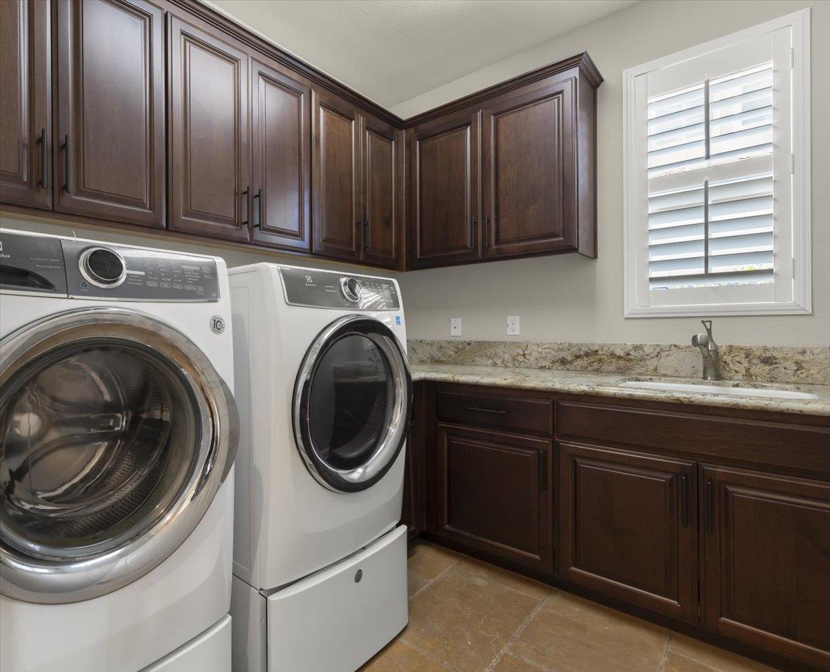 Detail Gallery Image 22 of 38 For 18243 Solano Pl, Morgan Hill,  CA 95037 - 3 Beds | 3 Baths