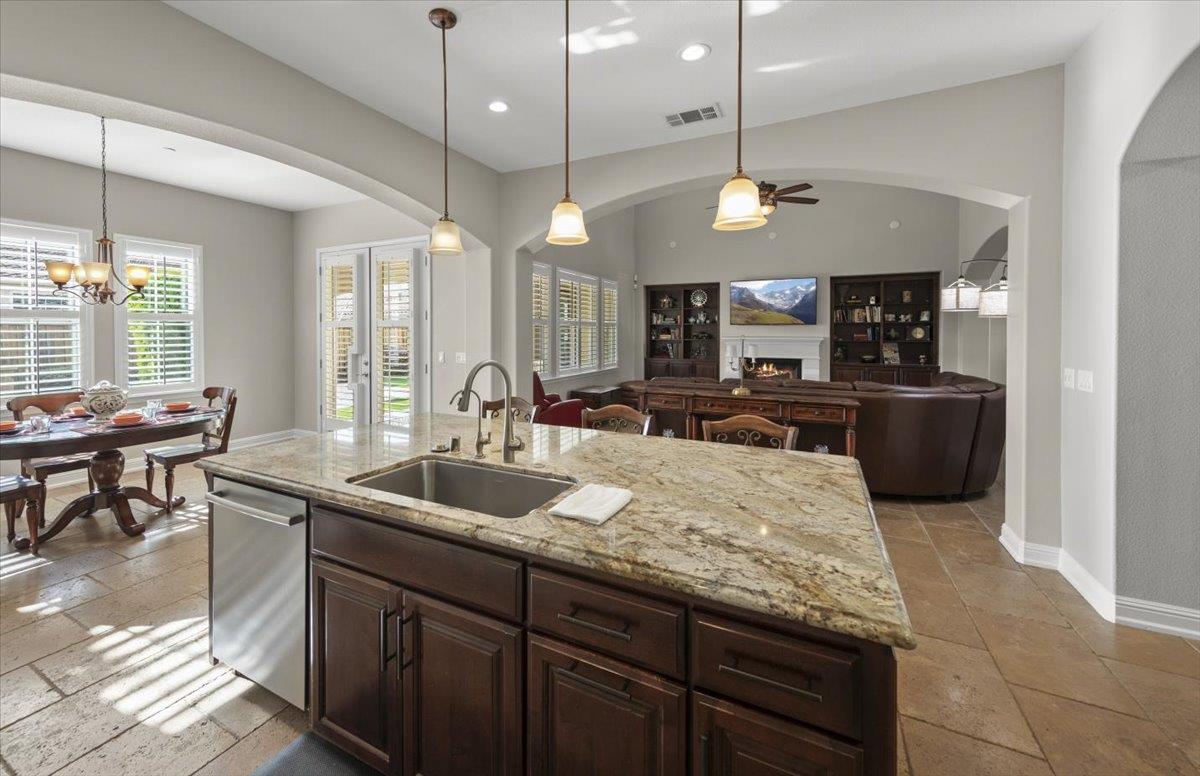 Detail Gallery Image 4 of 38 For 18243 Solano Pl, Morgan Hill,  CA 95037 - 3 Beds | 3 Baths