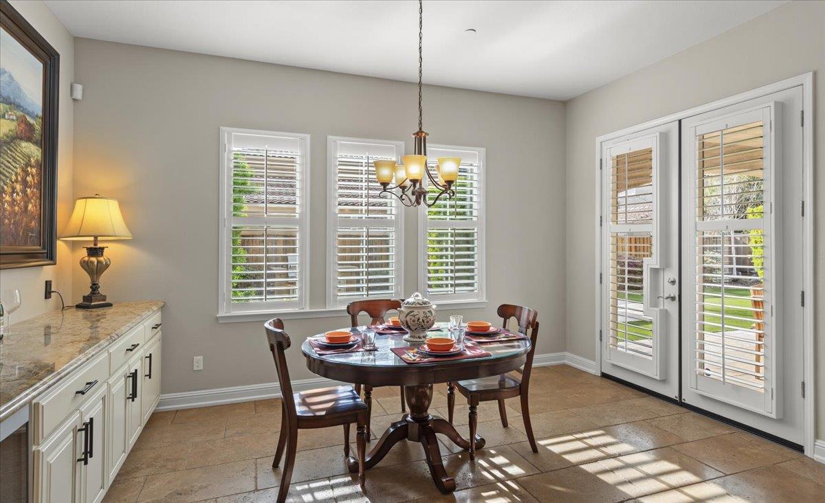 Detail Gallery Image 7 of 38 For 18243 Solano Pl, Morgan Hill,  CA 95037 - 3 Beds | 3 Baths