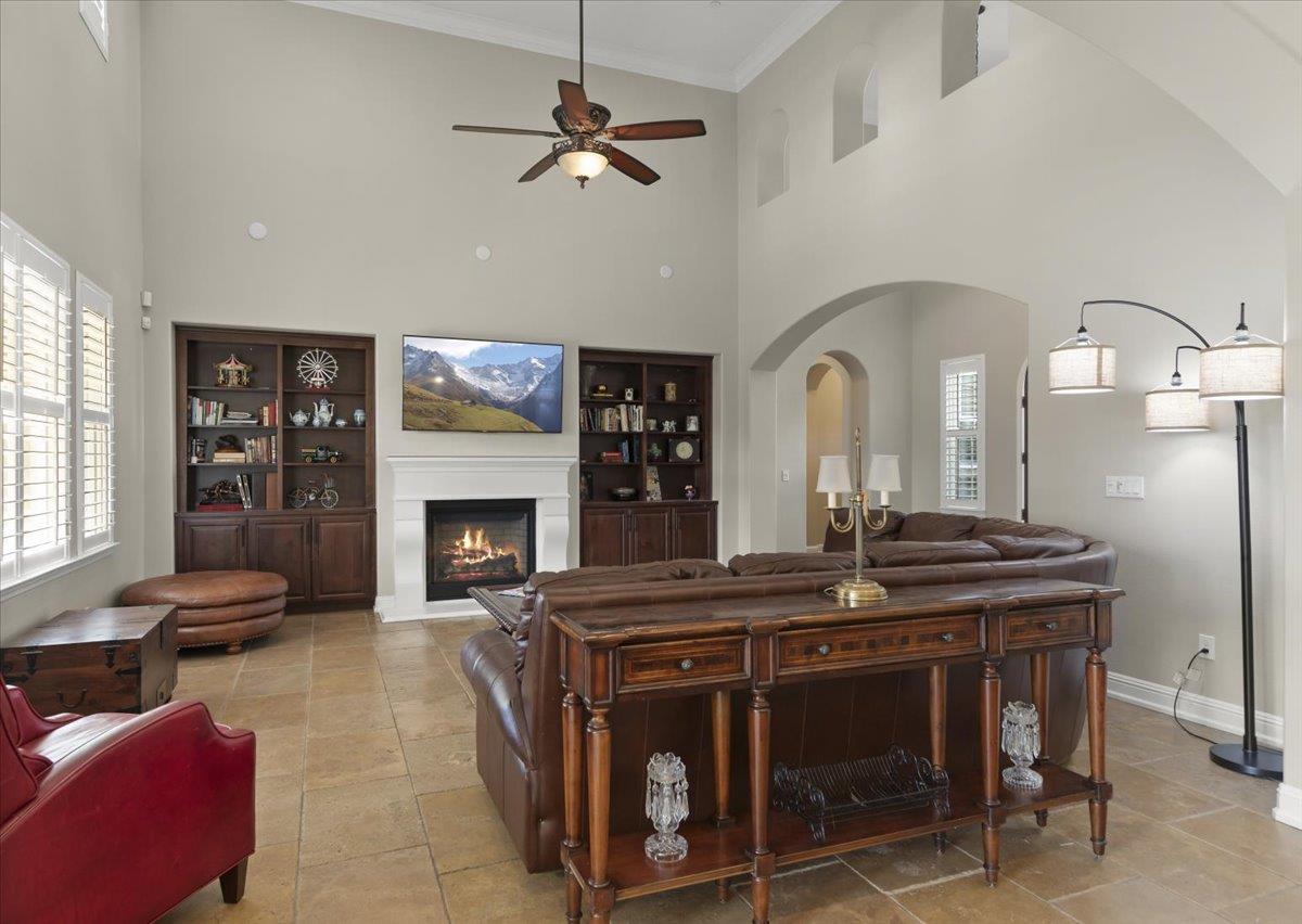 Detail Gallery Image 9 of 38 For 18243 Solano Pl, Morgan Hill,  CA 95037 - 3 Beds | 3 Baths