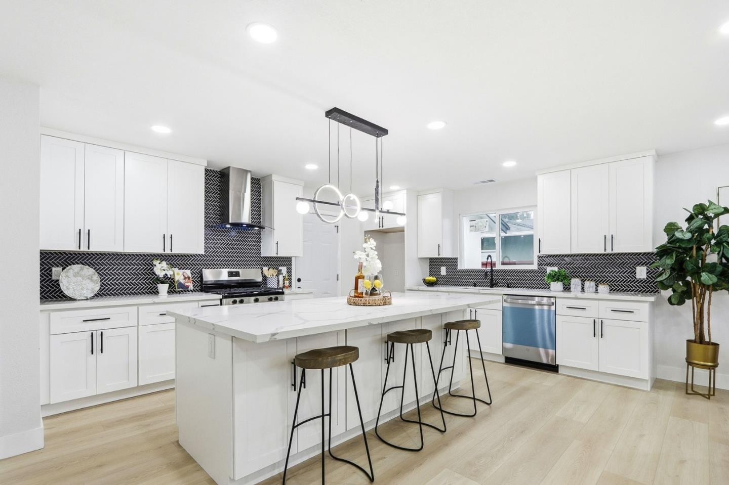 Detail Gallery Image 12 of 39 For 817 Baird Ave, Santa Clara,  CA 95054 - 3 Beds | 2 Baths