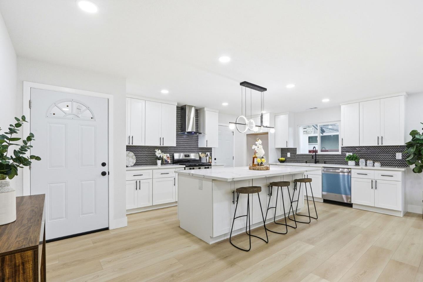 Detail Gallery Image 13 of 39 For 817 Baird Ave, Santa Clara,  CA 95054 - 3 Beds | 2 Baths