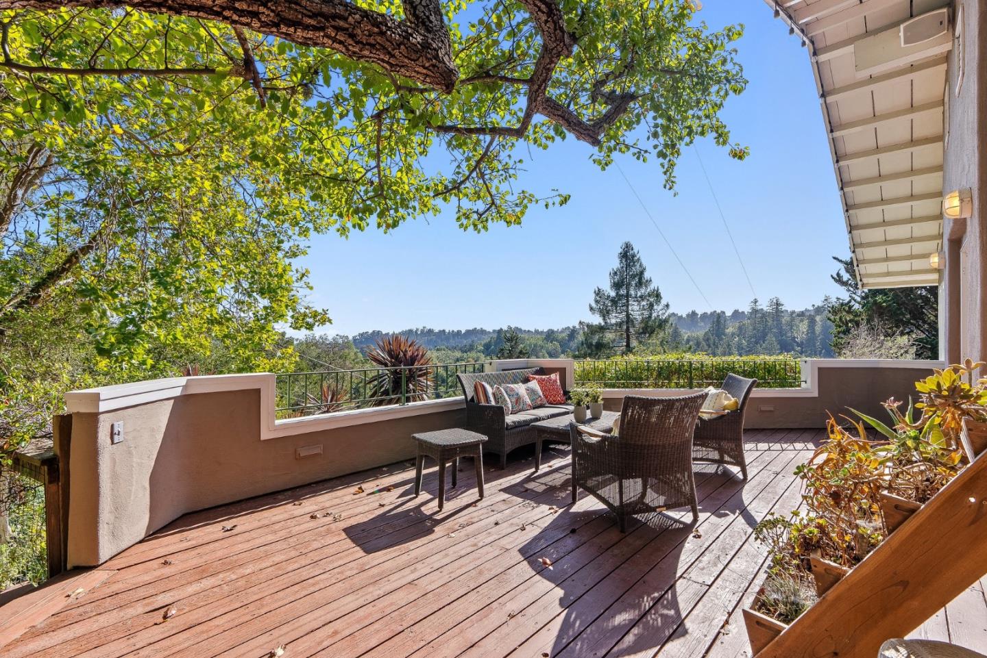 Detail Gallery Image 14 of 58 For 2222 Ocean Street Ext, Santa Cruz,  CA 95060 - 4 Beds | 3 Baths