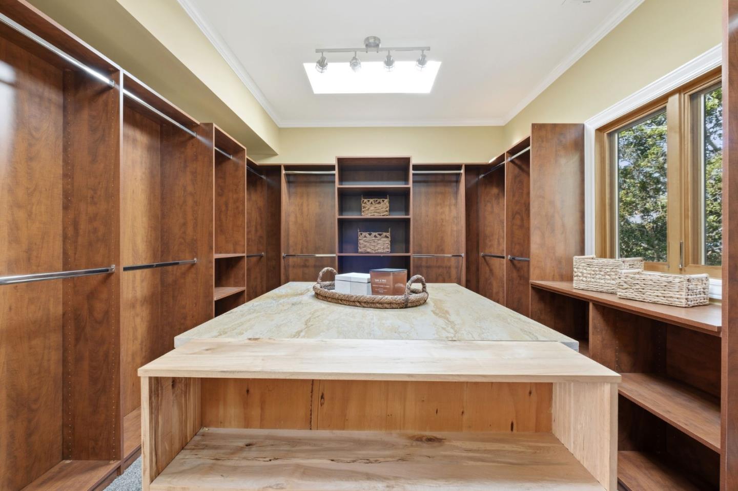 Detail Gallery Image 19 of 40 For 711 W California Way, Redwood City,  CA 94062 - 3 Beds | 3/1 Baths