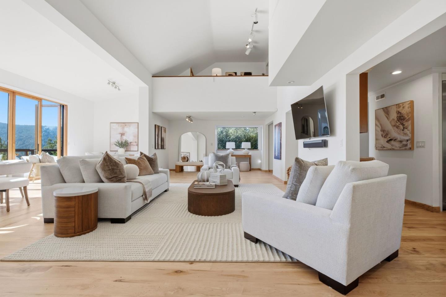 Detail Gallery Image 4 of 40 For 711 W California Way, Redwood City,  CA 94062 - 3 Beds | 3/1 Baths