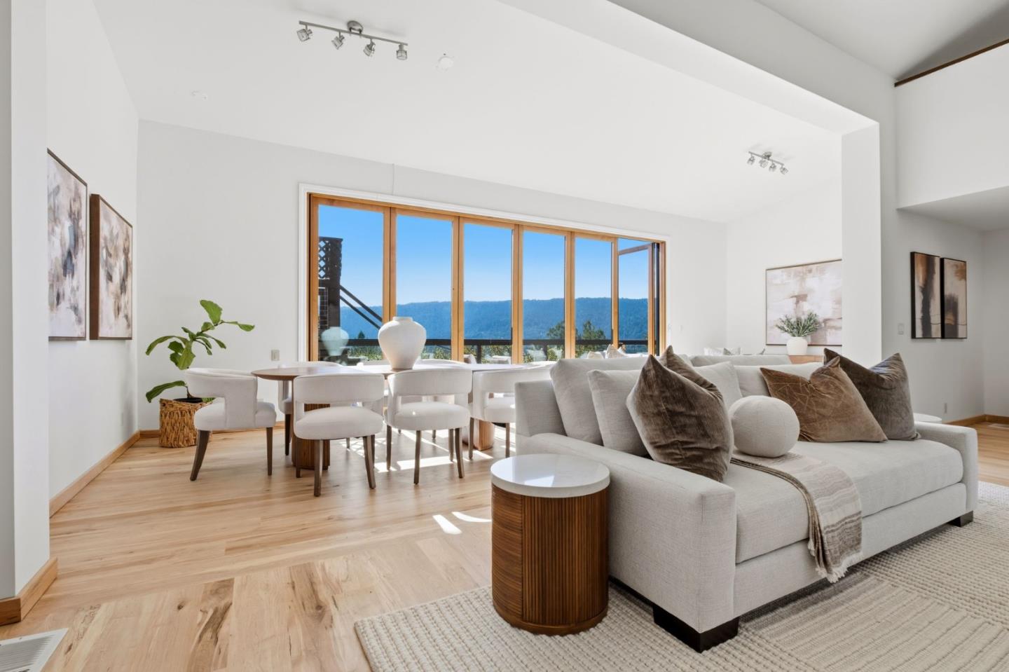 Detail Gallery Image 7 of 40 For 711 W California Way, Redwood City,  CA 94062 - 3 Beds | 3/1 Baths