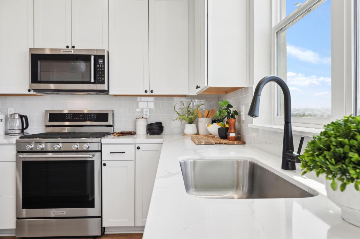 Detail Gallery Image 14 of 33 For 138 Skyline Vista Way, Watsonville,  CA 95076 - 3 Beds | 3/1 Baths