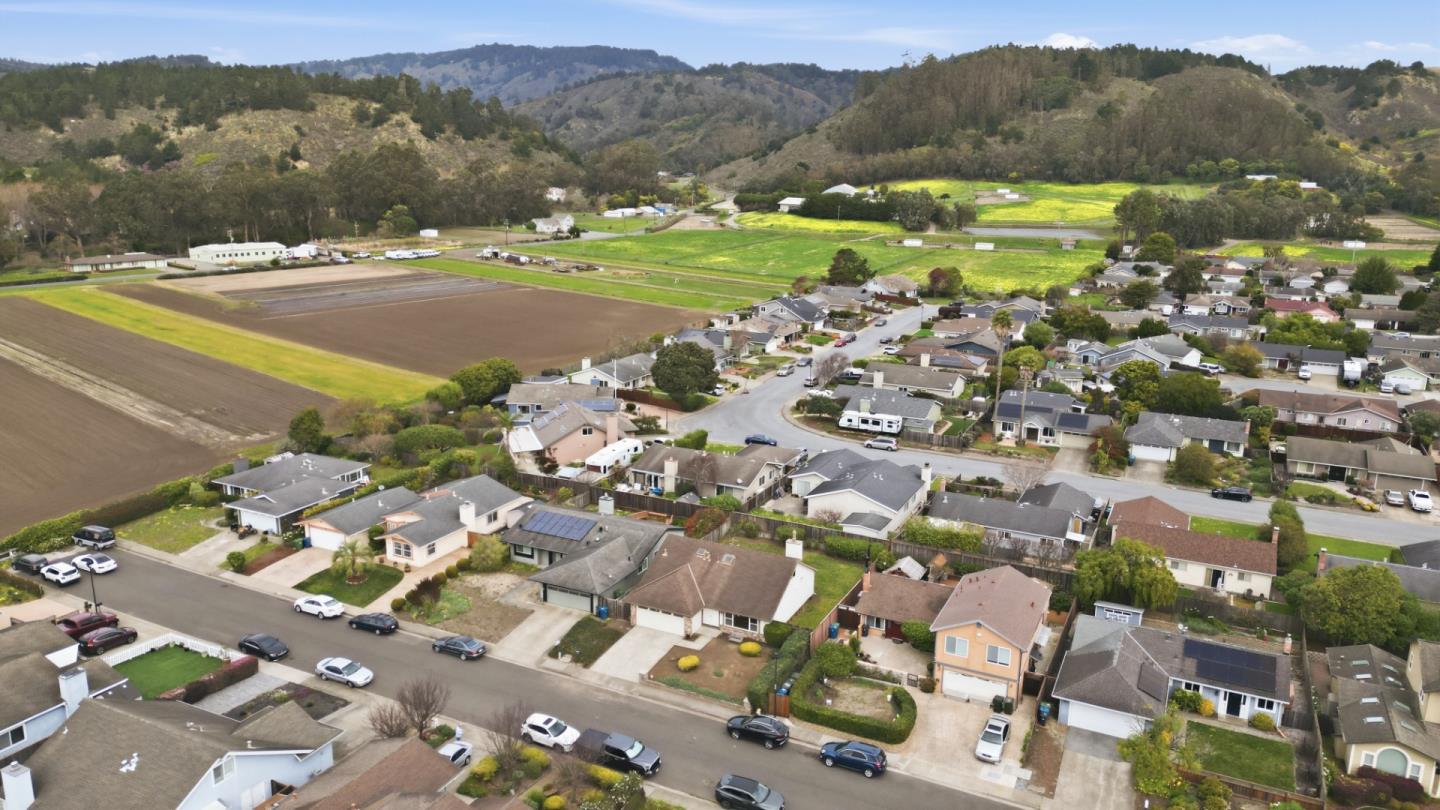 Detail Gallery Image 26 of 32 For 1519 Hawser Ln, Half Moon Bay,  CA 94019 - 4 Beds | 2 Baths