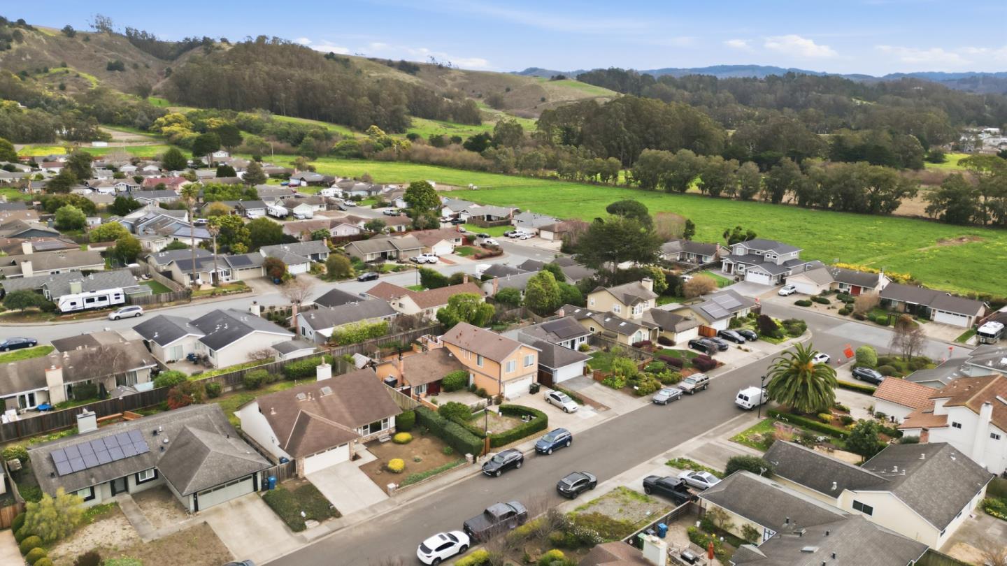 Detail Gallery Image 30 of 32 For 1519 Hawser Ln, Half Moon Bay,  CA 94019 - 4 Beds | 2 Baths